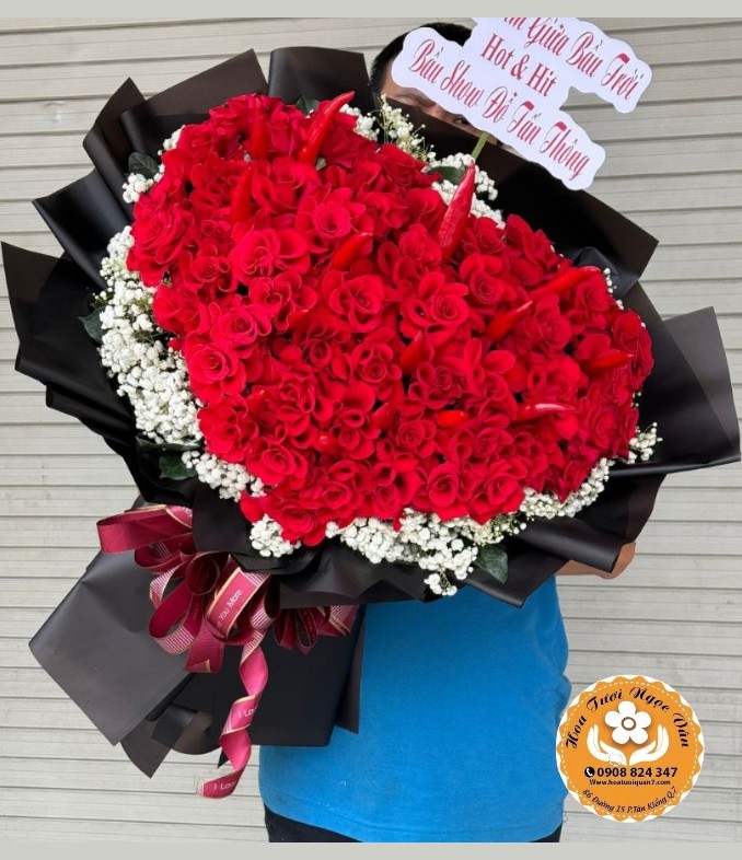 Bó Hoa Khổng Lồ Trái Tim Cay Nồng