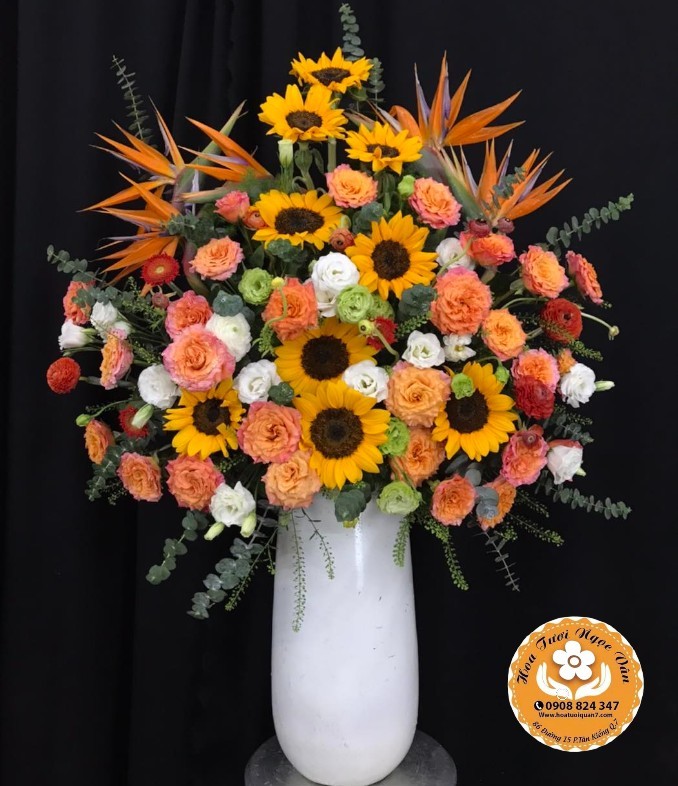 Bình Hoa Chúc Mừng "Vươn Tới Thành Công"